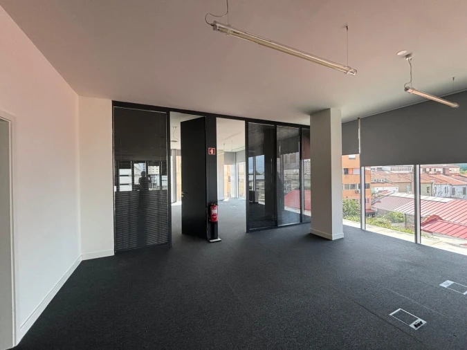 Escritório para Arrendamento em Lordelo do Ouro e Massarelos Foto 8