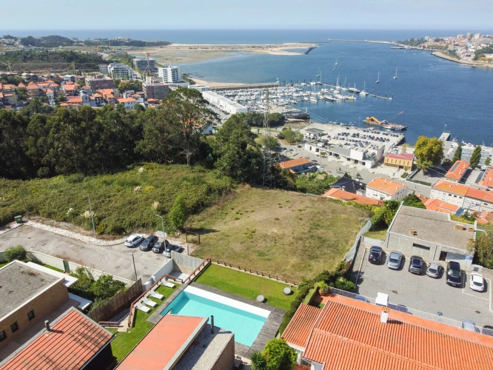 Moradia T6 para Venda em Santa Marinha e São Pedro da Afurada Foto 31