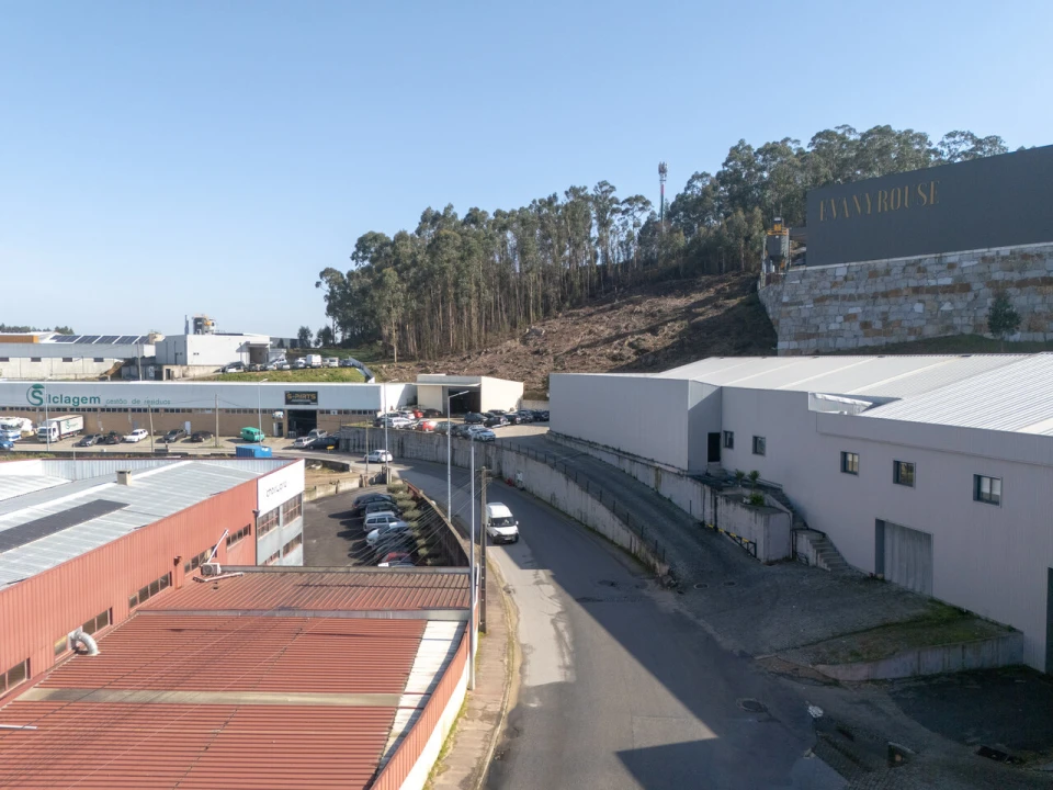 Armazém para Venda em Rebordosa Foto 5