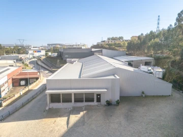 Armazém para Venda em Rebordosa