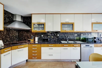 Apartamento T5 para Venda em Carcavelos e Parede