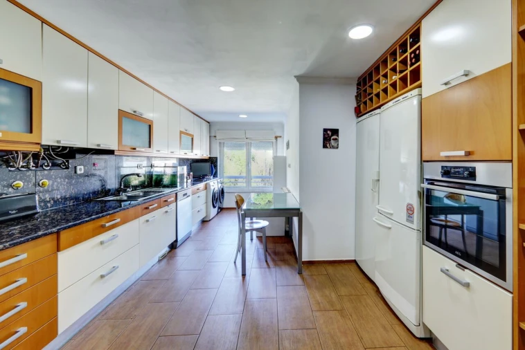 Apartamento T5 para Venda em Carcavelos e Parede Foto 6