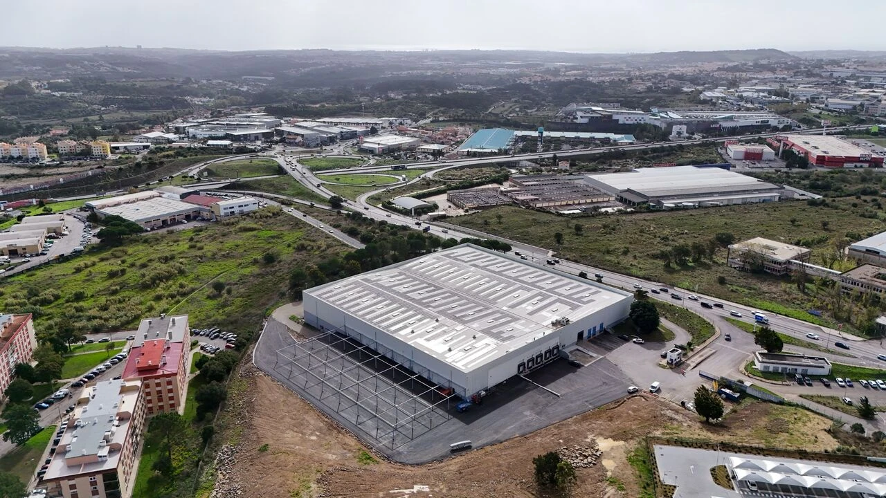 Armazém para Arrendamento em Rio de Mouro Foto 20
