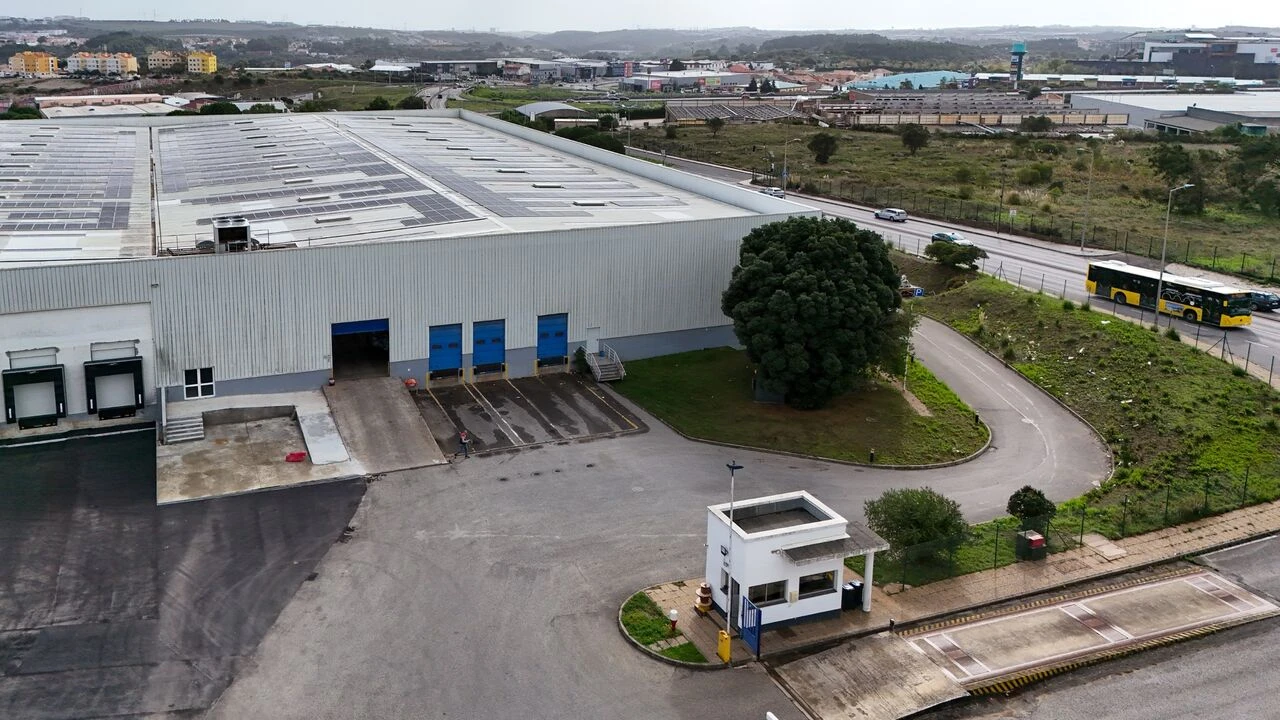 Armazém para Arrendamento em Rio de Mouro Foto 11
