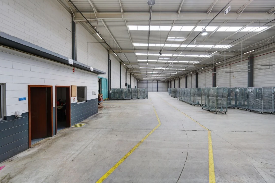 Armazém para Arrendamento em Rio de Mouro Foto 3