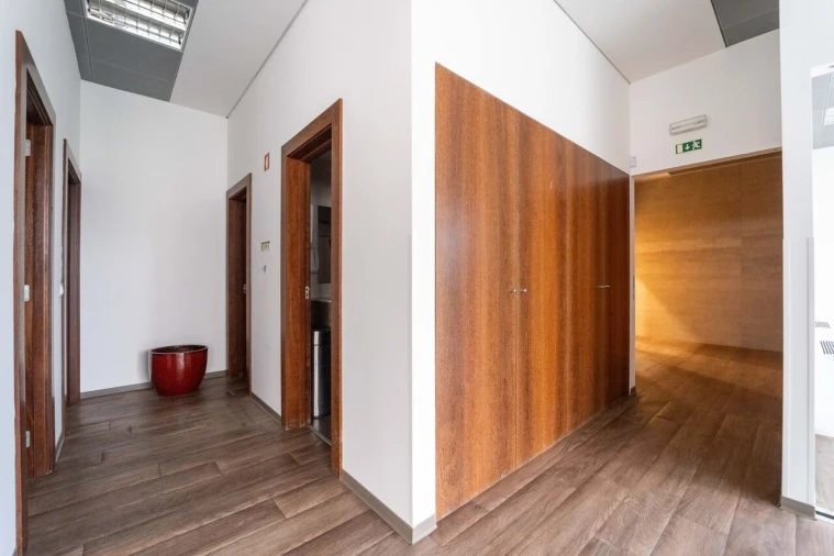 Escritório para Arrendamento em Lordelo do Ouro e Massarelos Foto 8