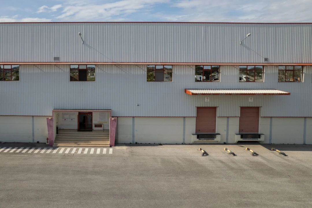 Armazém para Arrendamento em Vale da Pedra Foto 3