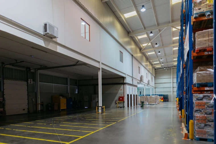 Armazém para Arrendamento em Vale da Pedra Foto 2