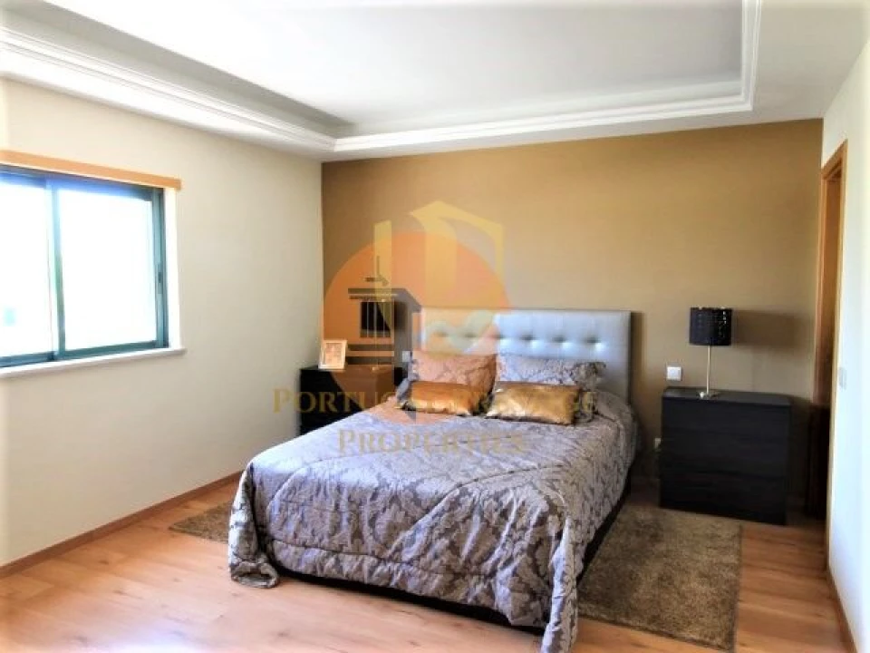 Moradia T4 para Venda em Olhão Foto 15
