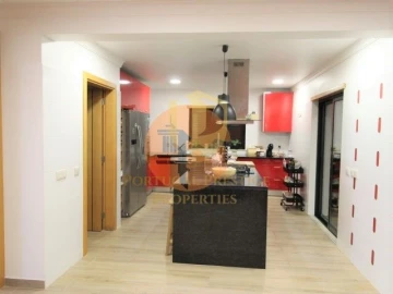 Moradia T4 para Venda em Olhão