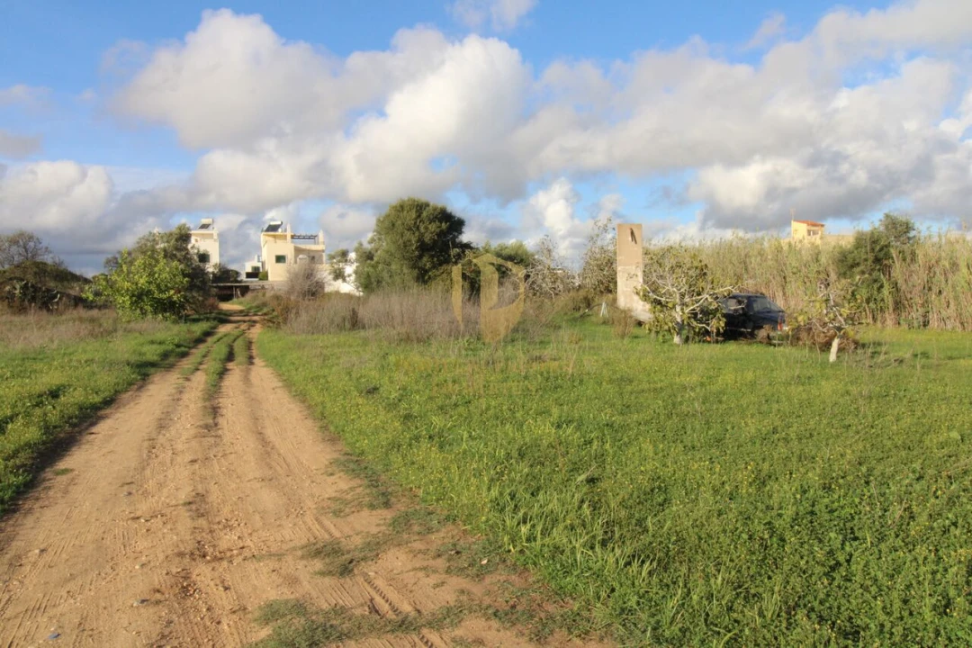 Terreno para Venda em Quelfes Foto 4