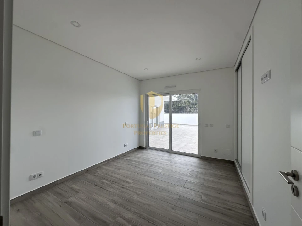 Moradia T4 para Venda em Altura Foto 3