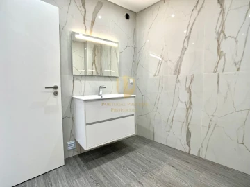 Apartamento T3 para Venda em Quelfes