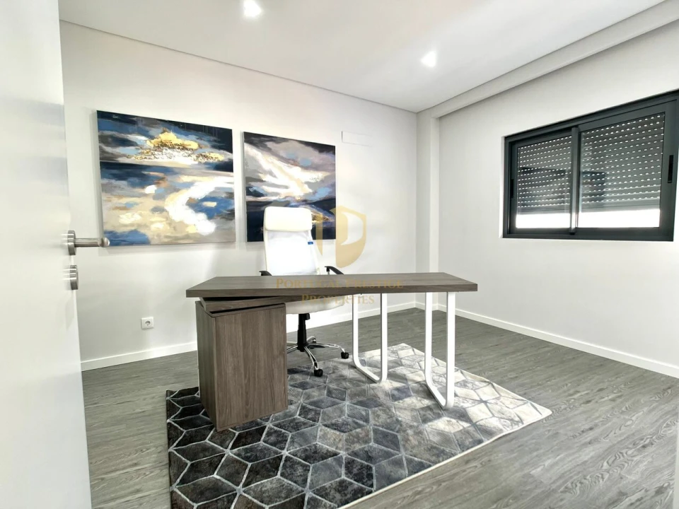 Apartamento T3 para Venda em Quelfes Foto 29