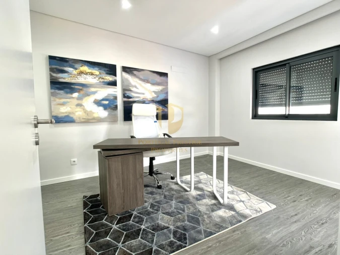 Apartamento T3 para Venda em Quelfes Foto 29
