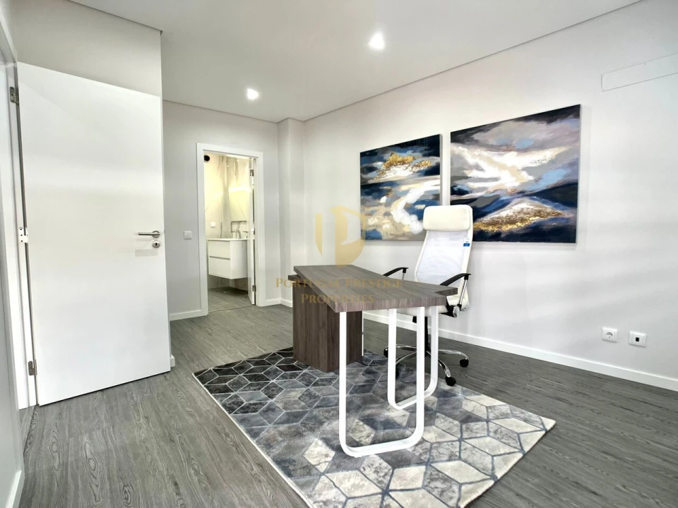 Apartamento T3 para Venda em Quelfes Foto 11