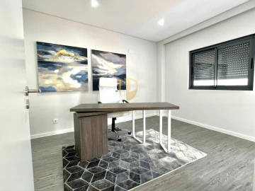 Apartamento T3 para Venda em Quelfes