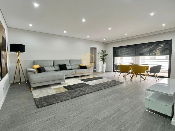 Apartamento T3 para Venda em Quelfes Foto 3