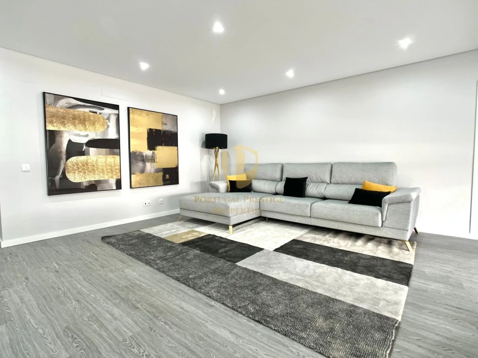 Apartamento T3 para Venda em Quelfes Foto 2