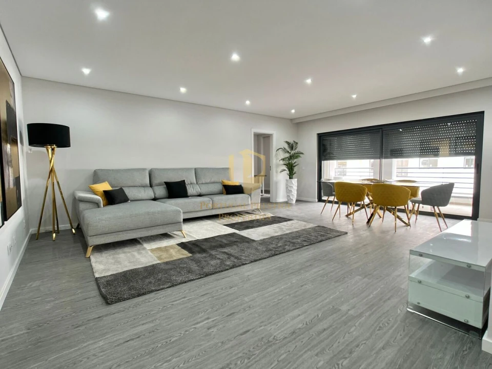 Apartamento T3 para Venda em Quelfes Foto 4