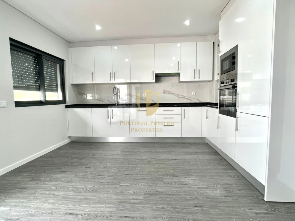 Apartamento T3 para Venda em Quelfes Foto 11