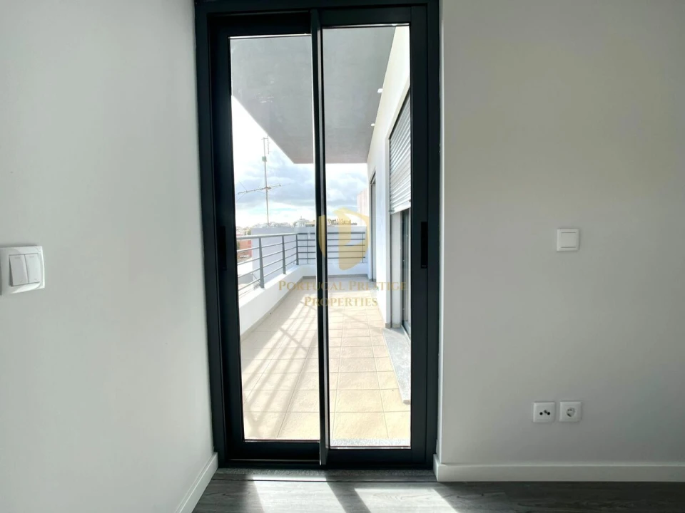 Apartamento T3 para Venda em Quelfes Foto 17