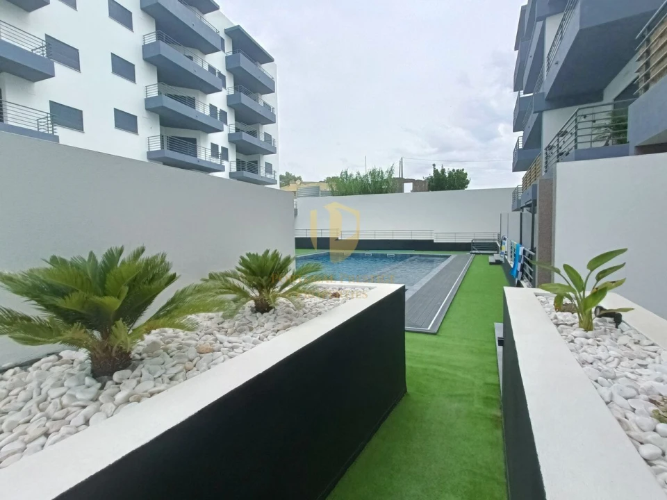 Apartamento T3 para Venda em Quelfes Foto 1