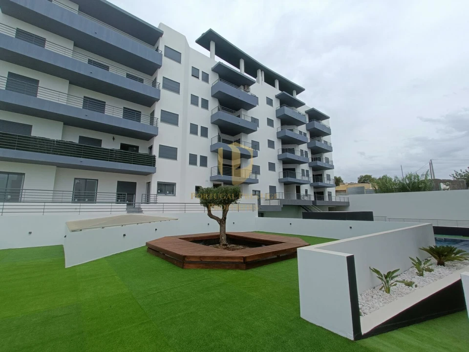 Apartamento T3 para Venda em Quelfes Foto 3