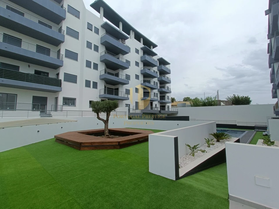 Apartamento T4 para Venda em Quelfes Foto 4