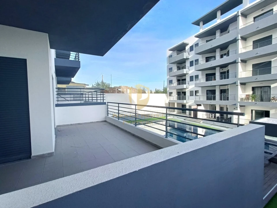 Apartamento T4 para Venda em Quelfes Foto 8