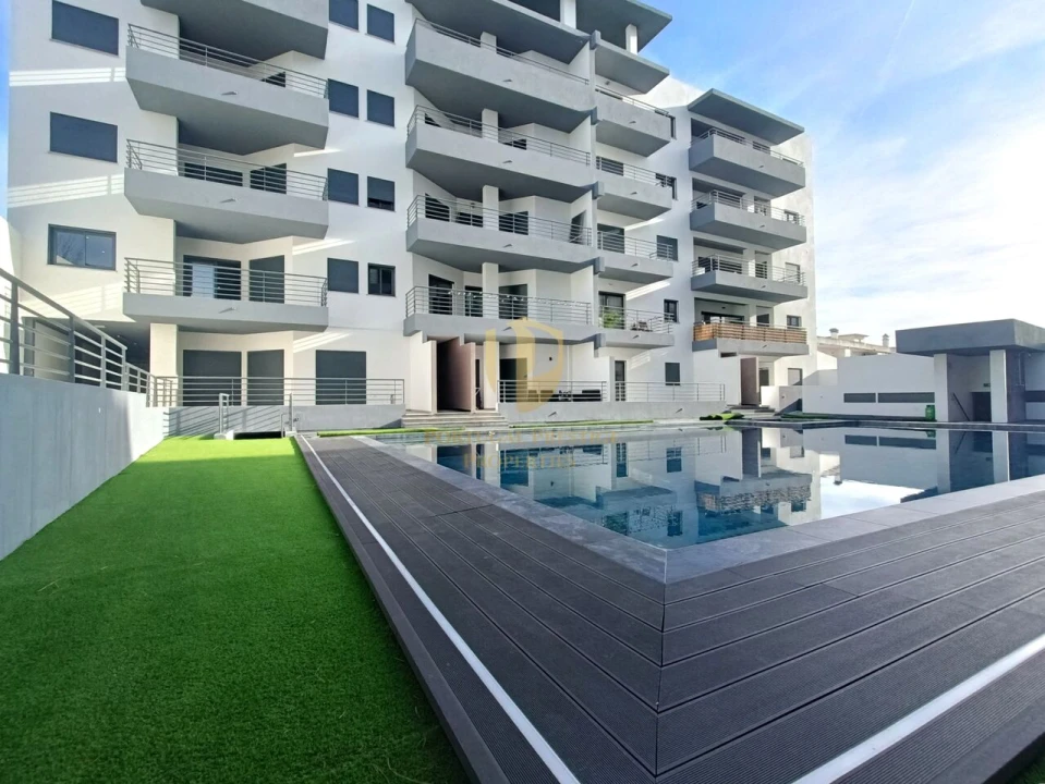 Apartamento T4 para Venda em Quelfes Foto 9