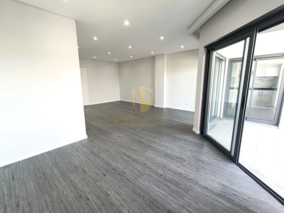 Apartamento T4 para Venda em Quelfes Foto 11