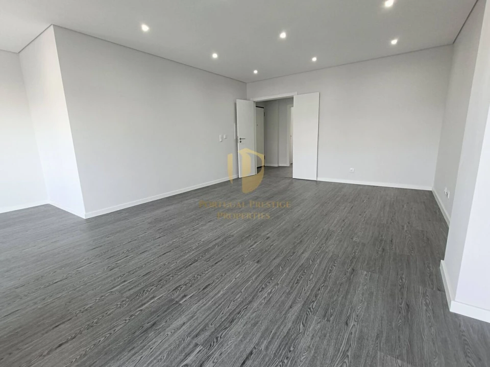 Apartamento T4 para Venda em Quelfes Foto 14