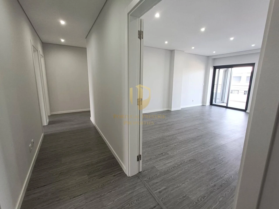 Apartamento T4 para Venda em Quelfes Foto 17