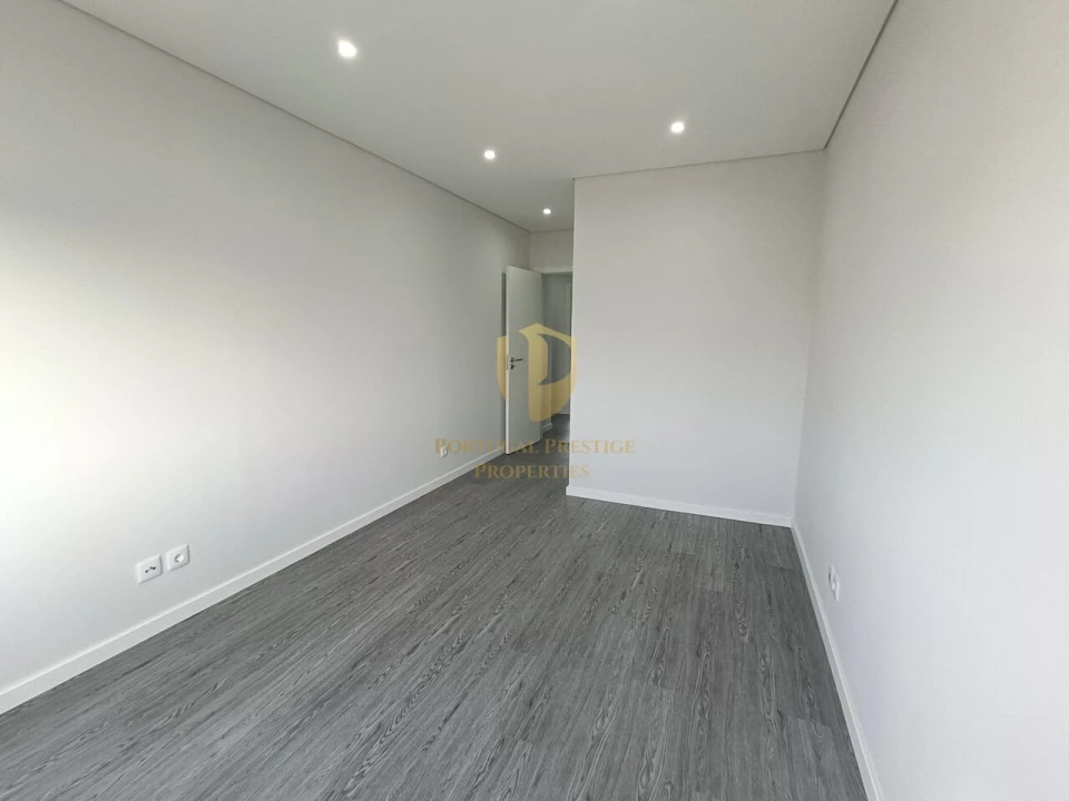 Apartamento T4 para Venda em Quelfes Foto 22