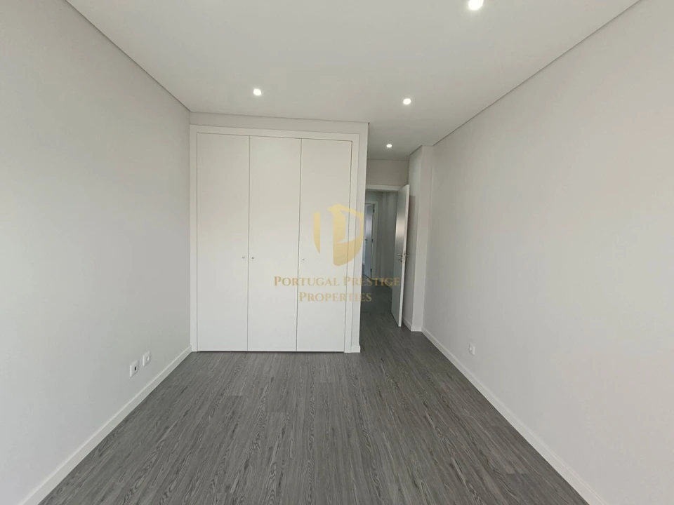 Apartamento T4 para Venda em Quelfes Foto 29