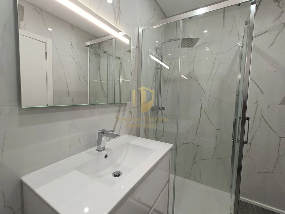 Apartamento T4 para Venda em Quelfes Foto 31