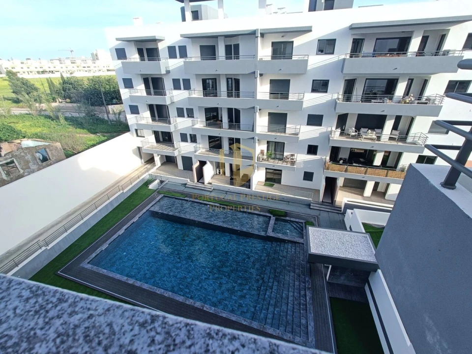 Apartamento T4 para Venda em Quelfes Foto 37