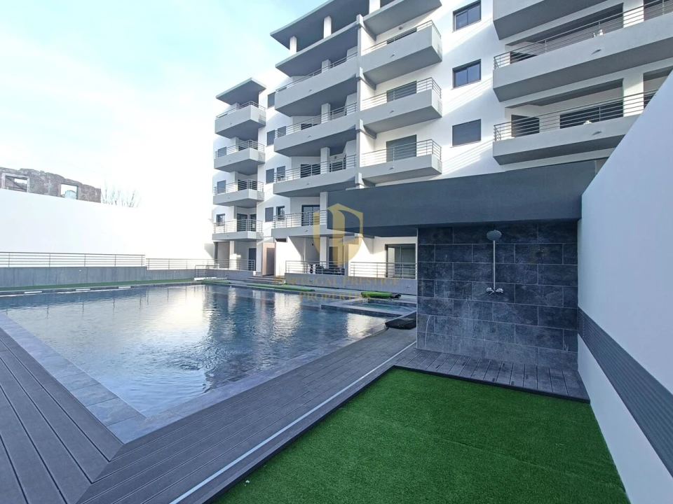 Apartamento T4 para Venda em Quelfes Foto 39