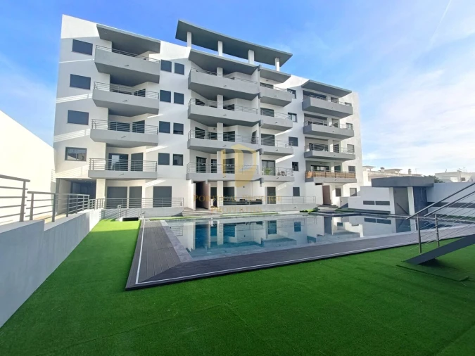 Apartamento T4 para Venda em Quelfes Foto 3