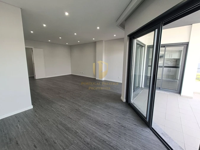 Apartamento T4 para Venda em Quelfes Foto 15