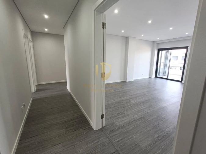 Apartamento T4 para Venda em Quelfes Foto 17