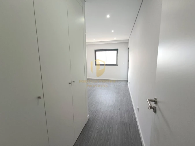Apartamento T4 para Venda em Quelfes Foto 18