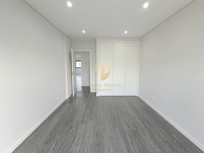 Apartamento T4 para Venda em Quelfes Foto 25