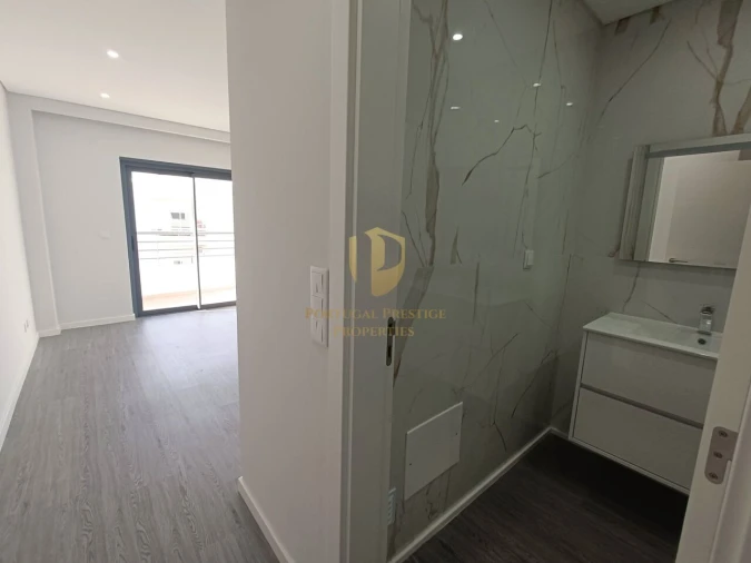 Apartamento T4 para Venda em Quelfes Foto 27