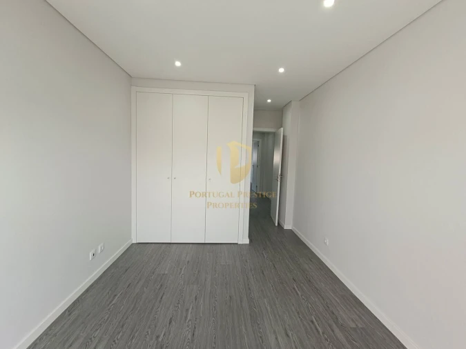 Apartamento T4 para Venda em Quelfes Foto 29