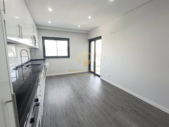 Apartamento T4 para Venda em Quelfes Foto 33