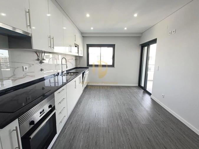 Apartamento T4 para Venda em Quelfes Foto 34