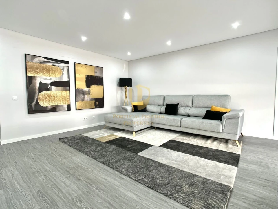 Apartamento T3 para Venda em Quelfes Foto 6