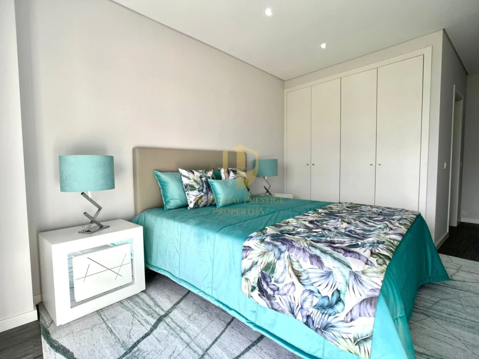 Apartamento T3 para Venda em Quelfes Foto 16